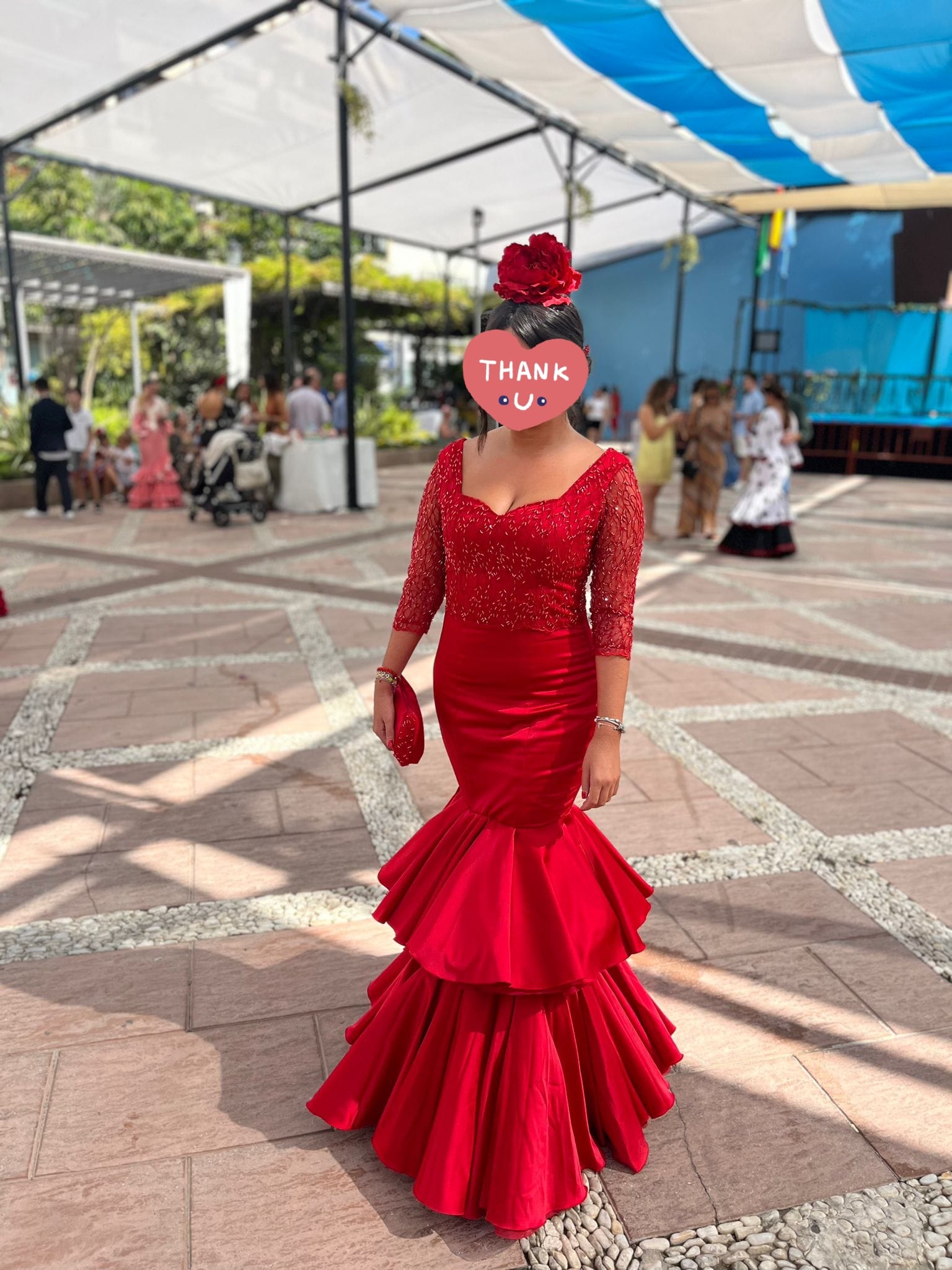vestido rojo de gitana confeccionado a medida con zona de escote y mangas con pedreria vestido gitana rojo