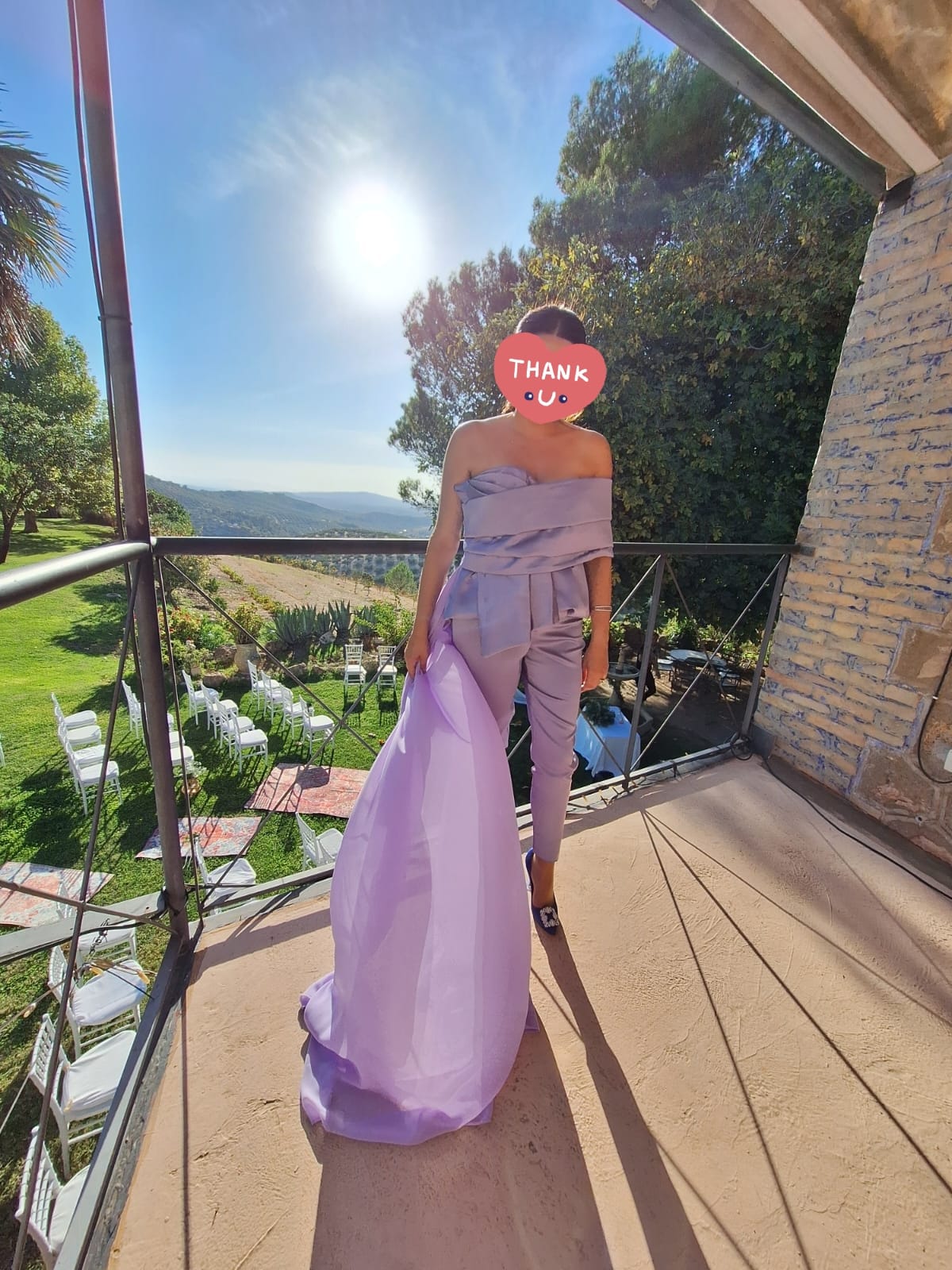 traje dos piezas de mujer en lila, confeccionado a medida, con pantalon y top sin mangas traje mujer boda en lila